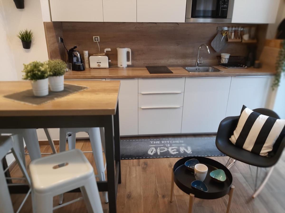 Arena Design Apartments With Free Private Parking And With A Terrace Pula Exterior photo